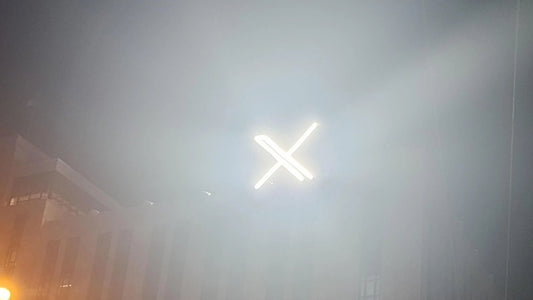 Twitter推特改名為“X”，發光標誌“閃瞎眼”後被拆除！