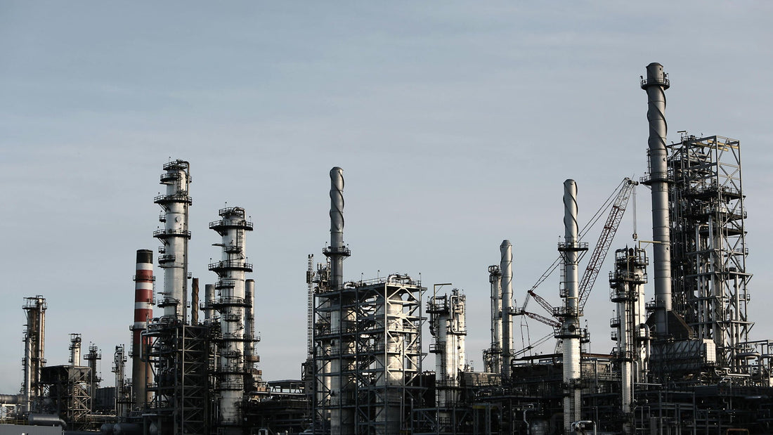 OPEC+計划增產、特朗普封鎖伊朗令國際油價重挫，全球油市供應過剩擔憂日益加劇